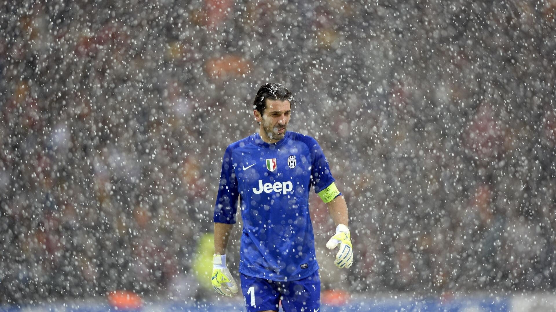 _城市夜跑的魅力：点亮城市的运动激情_，夜景跑道