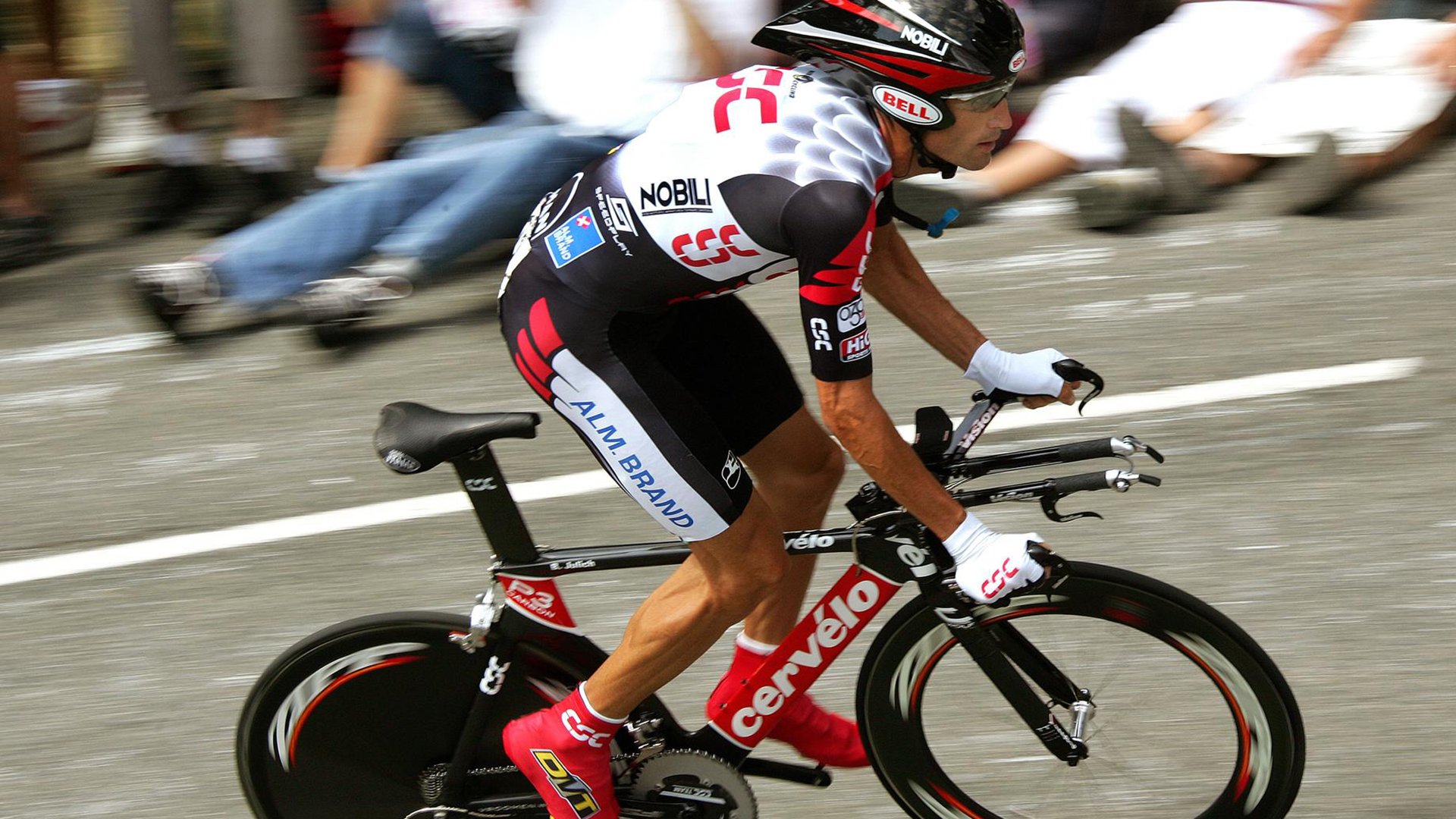 热刺中卫表现抢眼，防守端稳定提升，热刺中后卫引援